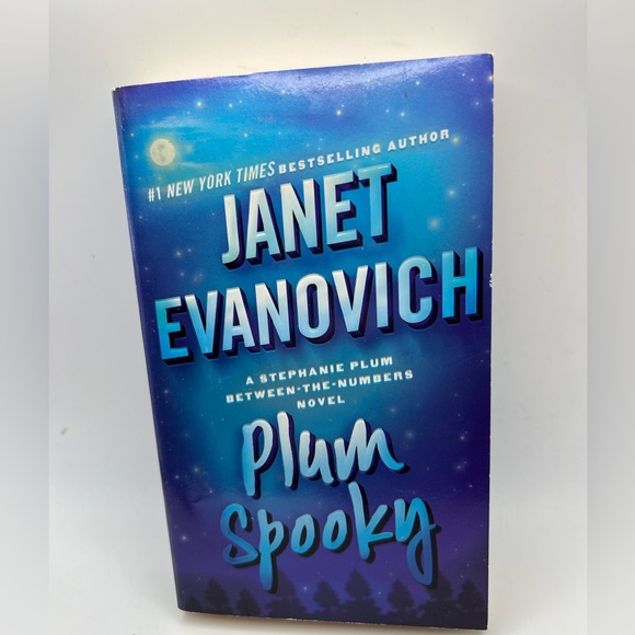 Other - Plum Spooky by Janet EVANOVICH